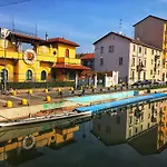 Naviglio Suite - Eleganza E Relax A 2 Min Dalla M4 E Dai Navigli